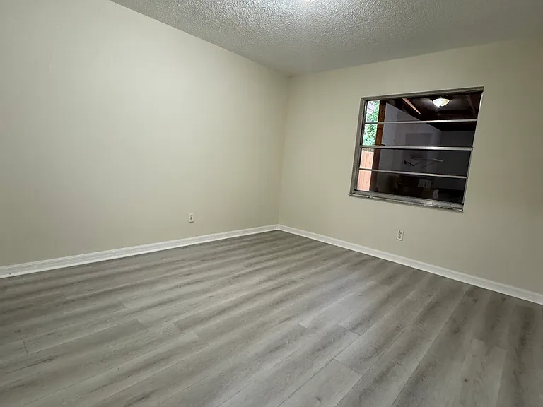 4443 W Humphrey St — Photo 6