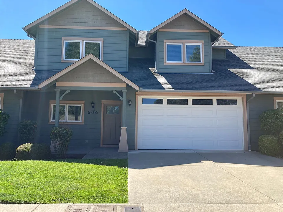 806 SW Kinsington Ct