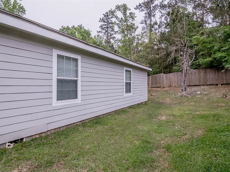 160 Varsity Dr — Photo 29