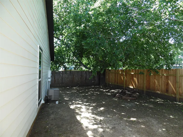 7400 Dixie Dr #B — Photo 15