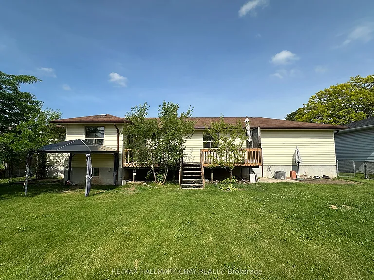 2047 Chantler St — Photo 15