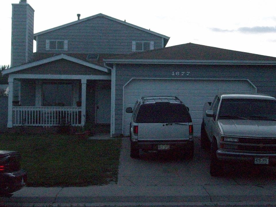 5 bd, 3bth in North Aurora