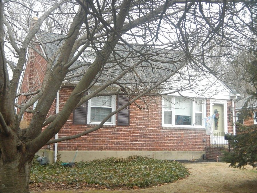 2nd image of 409 Larchwood Rd