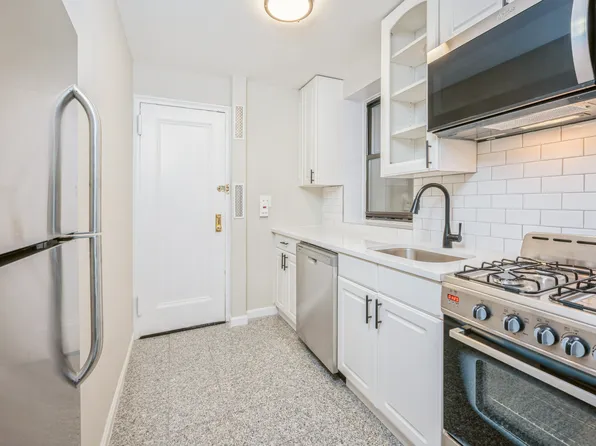 142 East 49th Street 4C image 3 of 15