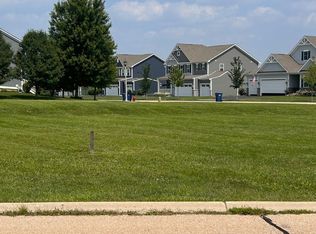 1310 Airs Ave #96, Sugar Grove, IL 60554