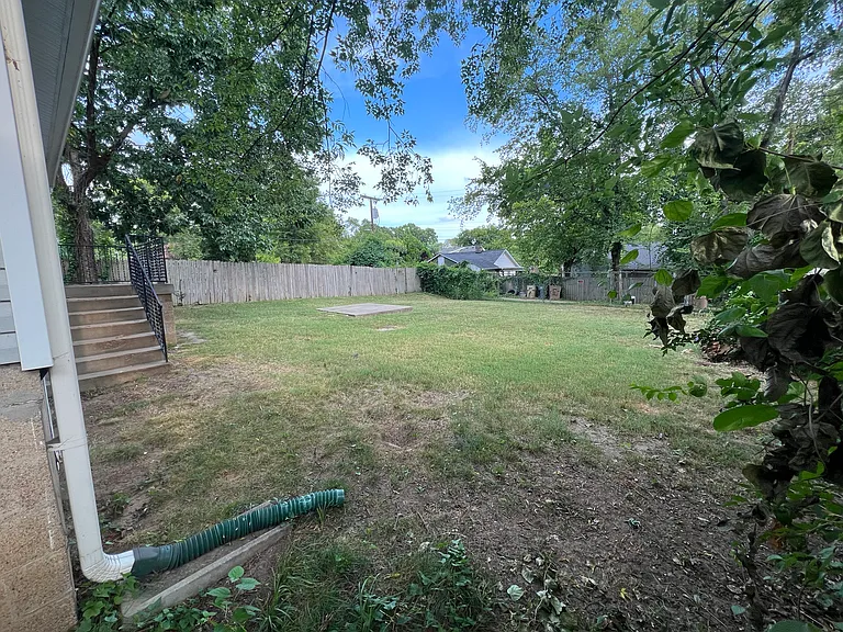 330 Marshall St — Photo 20