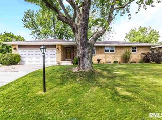 101 N Howard St, Roanoke, IL 61561