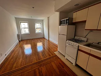 Rented by Salon Realty Corp