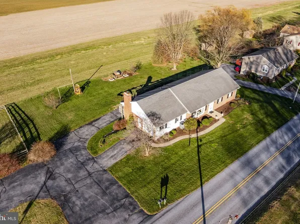 159 Edgewood Dr, New Holland, PA 17557