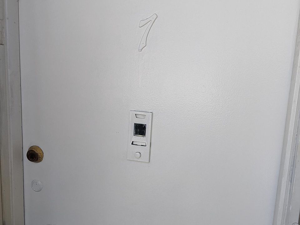 1st image of 123 N Hayworth Ave #7