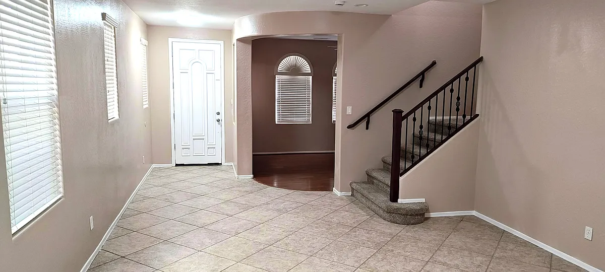 Living Area - 1122 W Dawn Dr