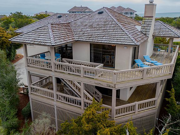 3rd image of 403 Beach Road N