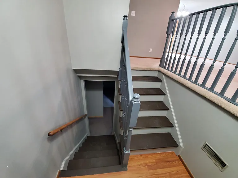 9060 Oakwood Dr — Photo 11