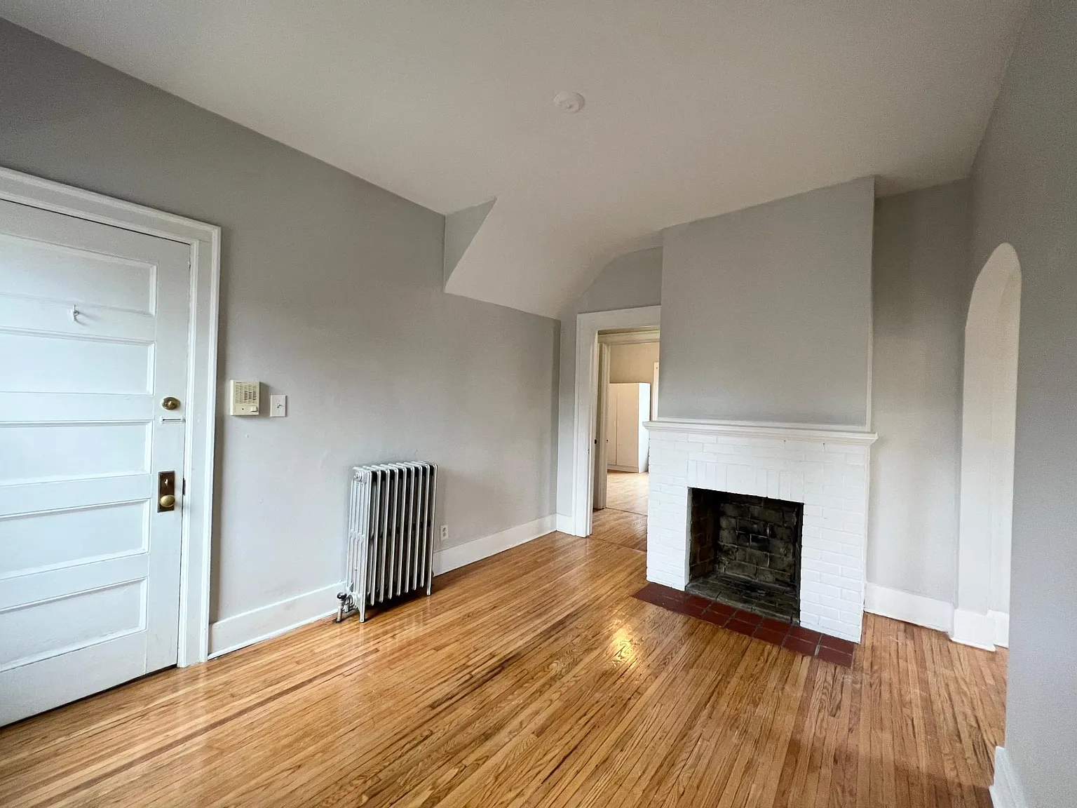 2 bed, 850 sqft, $1,300 — Photo 2
