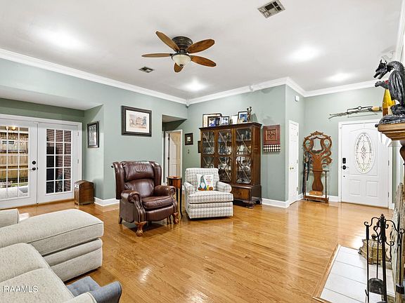 4th image of 204 Silver Creek Cir