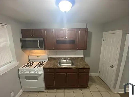 3 bed, 1100 sqft, $1,500 — Photo 4