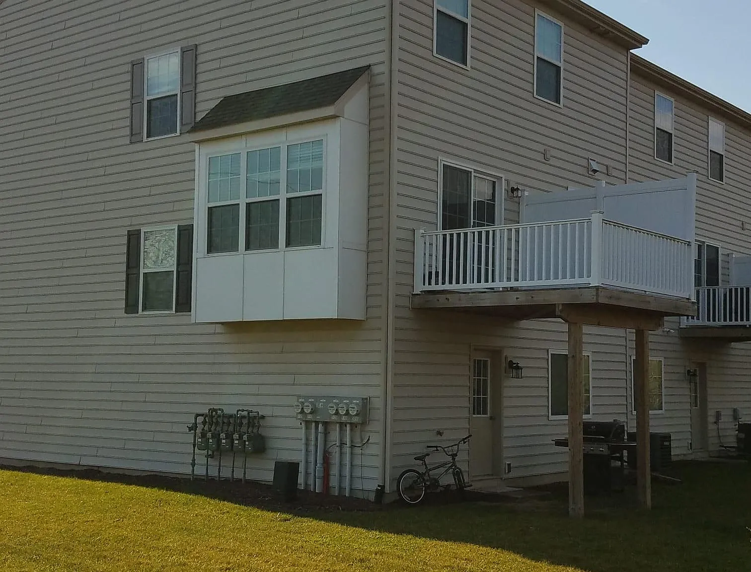 3 bed, 2.5 bath, 2358 sqft, $2,200 — Photo 2