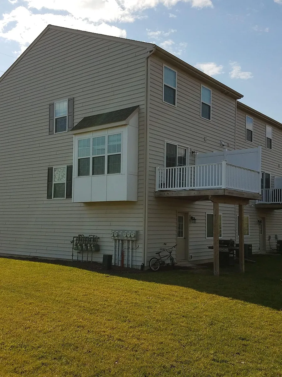 Outside view - 5095 Winthrop Ave