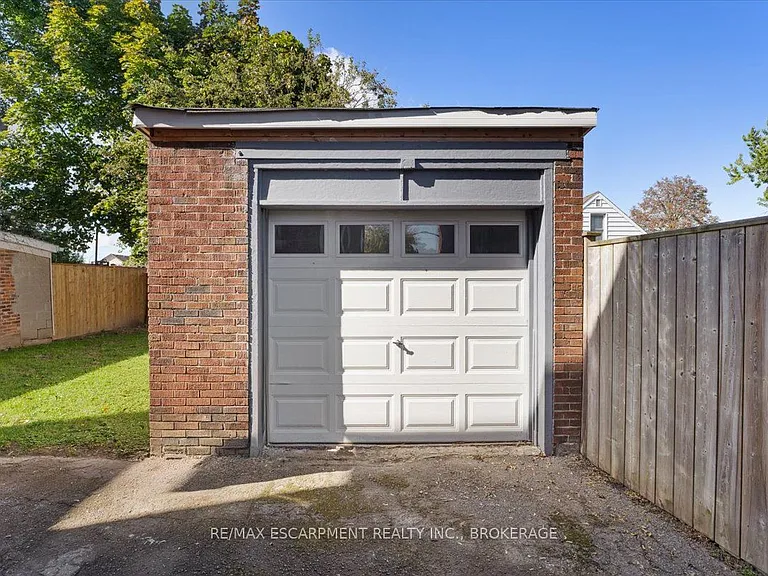 3 Carleton St S #MAIN — Photo 26