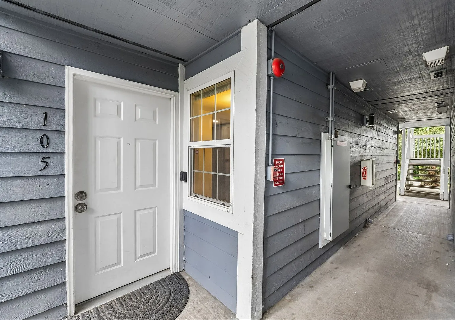 Ground Floor 1 Bedroom Featuring Des Moines Convenience — Photo 2