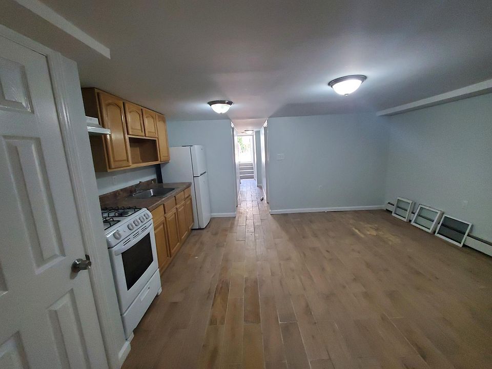 1st image of 945 E 219th St Floor 1