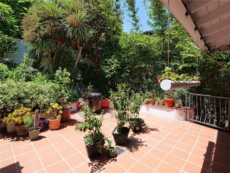 345 Palos Verdes Dr W — Photo 10