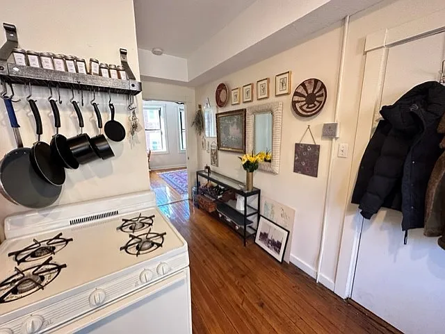 13 Charter St #4F — Photo 9