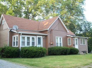 1704 Smith St, Eldorado, IL 62930