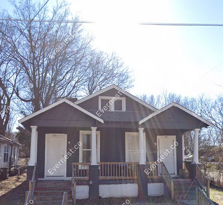 1st image of 753 Saint Paul Ave