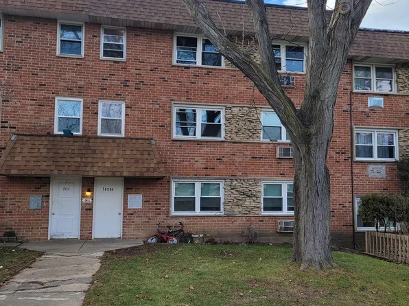 7411D Astor Ave, Hanover Park, IL 60133