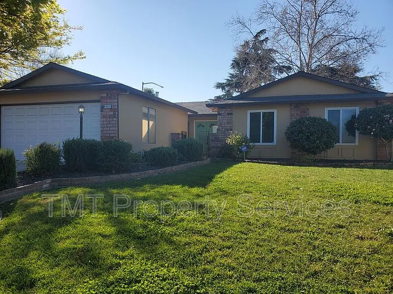 9002 Salmon Falls Dr — Photo 1