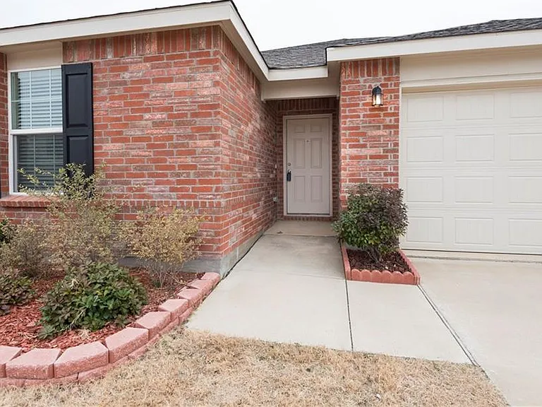 1721 Gayla Creek Dr — Photo 9