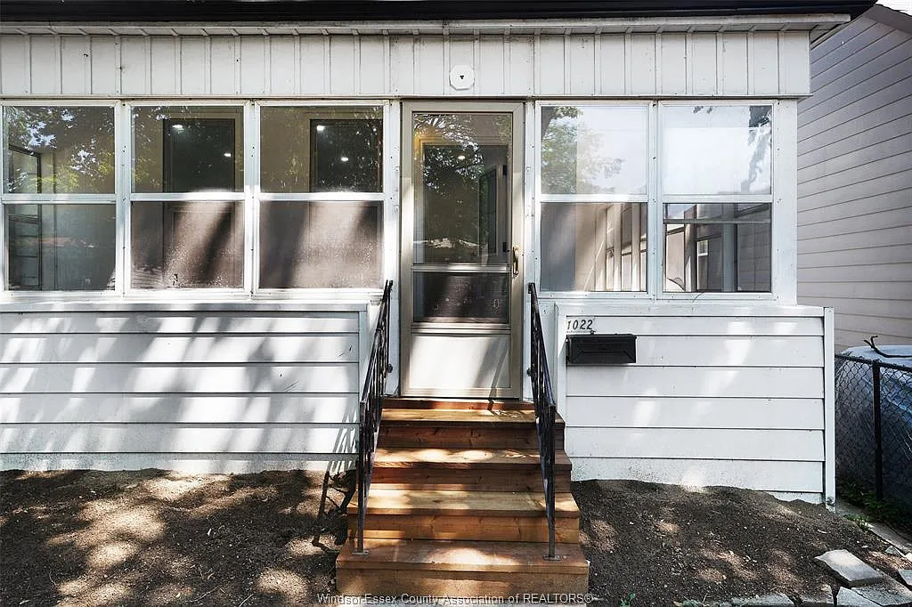 3 bed, 1.5 bath, $2,000 — Photo 4