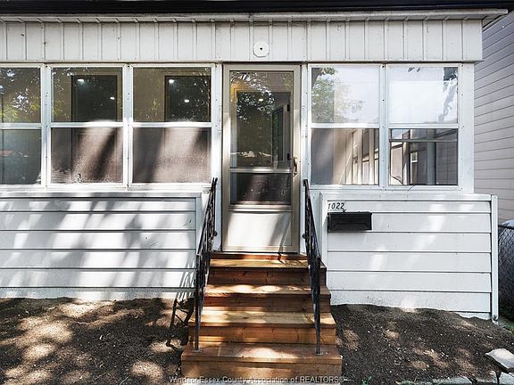 4th image of 1022 Hickory Rd