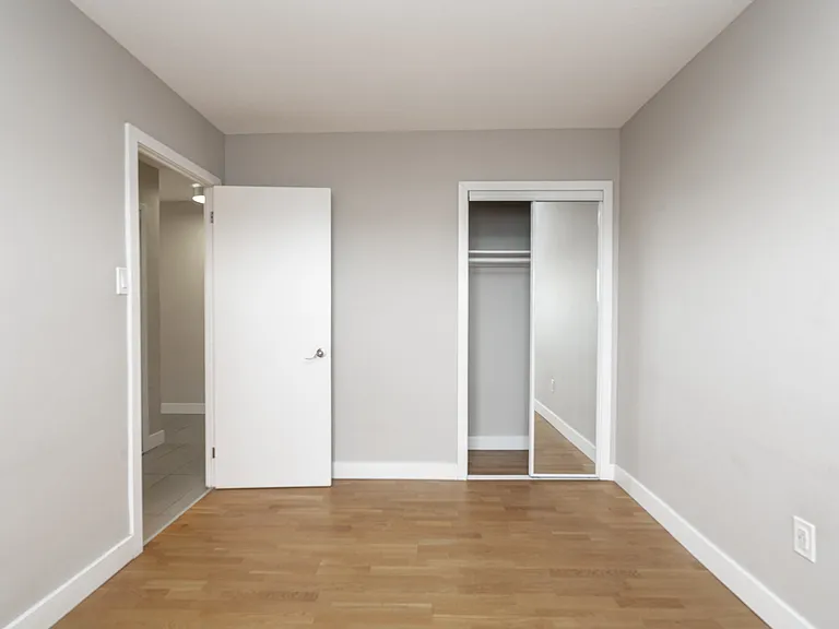 230 Oak St — Photo 5