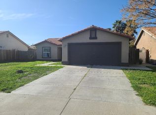 835 Place Rd, Los Banos, CA 93635