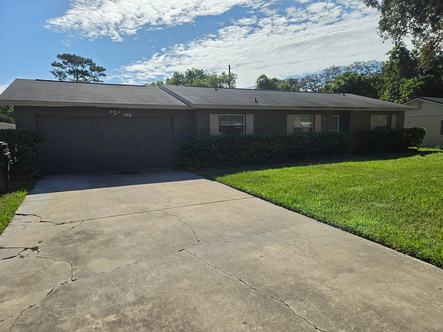 3 Bedroom To 2 Bath Spacious Home With Oversized Garage — Photo 2