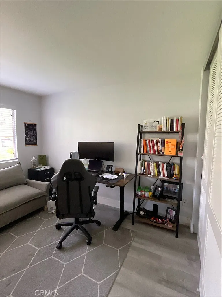 2 bed, 906 sqft, $3,950 — Photo 2