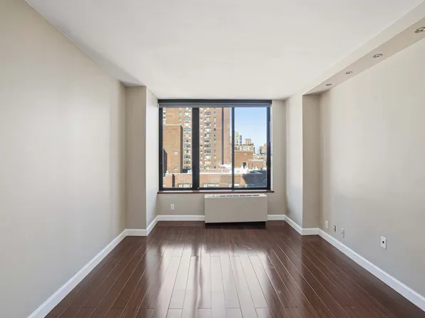 300 East 93rd Street image 12 of 23