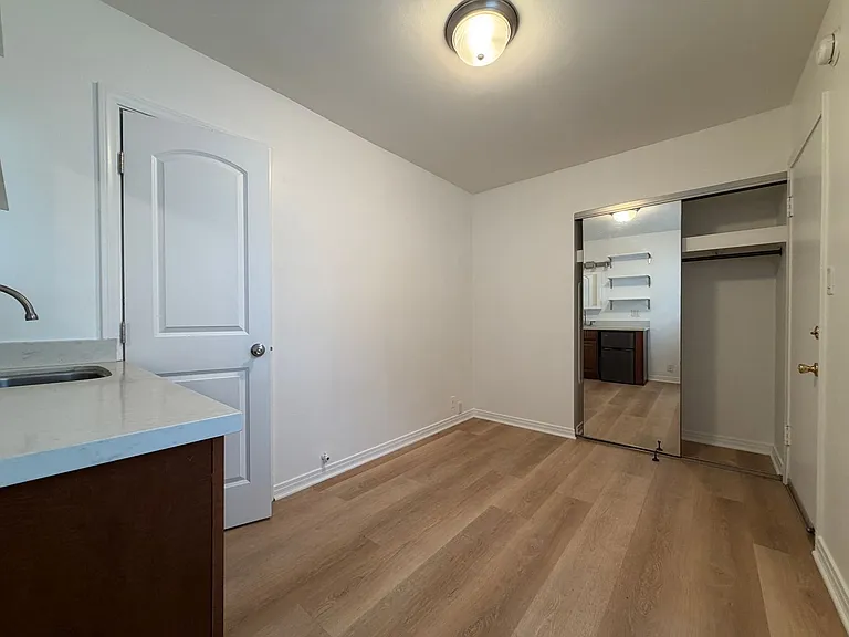 401 Shirley Pl — Photo 7