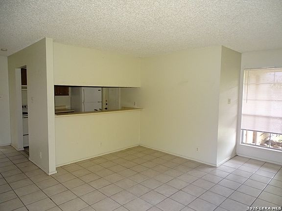 3rd image of 5215 MEADOW RISE ST