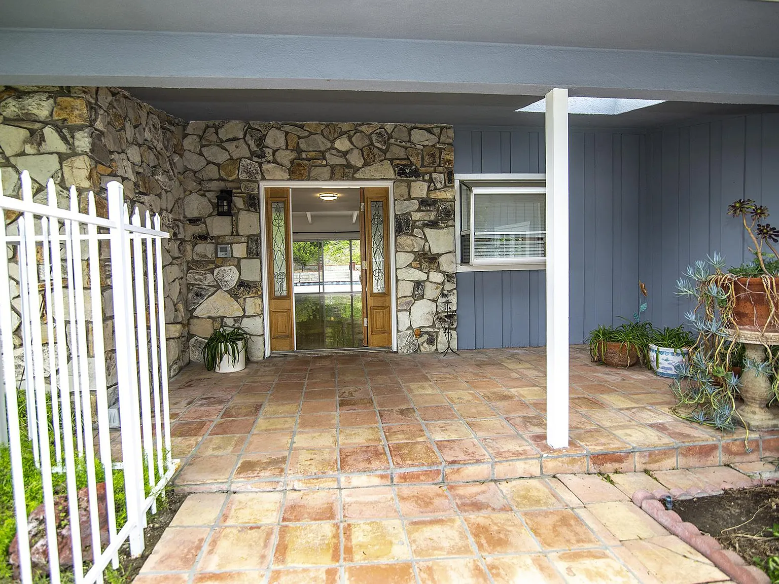 4 bed, 2456 sqft, $6,250 — Photo 4