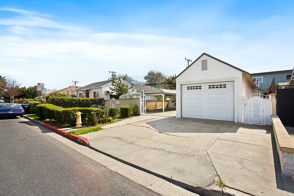 Front House - 136 W Roselyn Pl