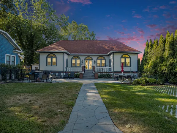 228 Brockway Ave, South Haven, MI 49090