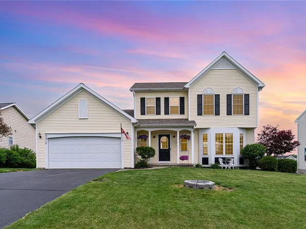 3315 Dandelion Trl, Canandaigua, NY 14424