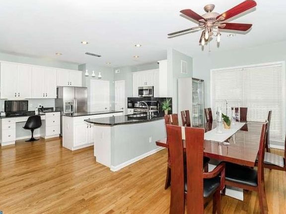 5th image of 6 Thornbury Ln