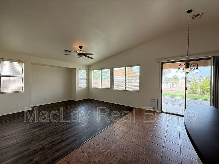 8311 S 23rd Pl — Photo 10