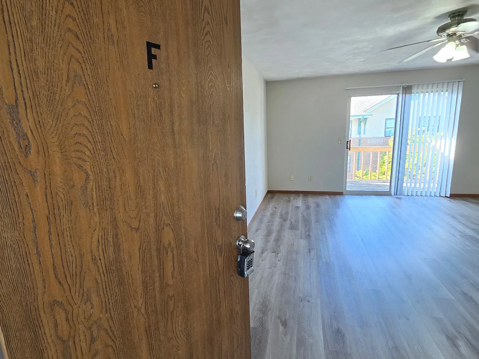 2 bed, 1001 sqft, $995 — Photo 2