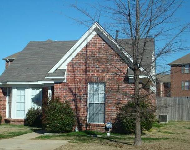 2nd image of 10704 Ridgefield Dr