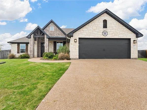 907 Heriot Ct, McGregor, TX 76657